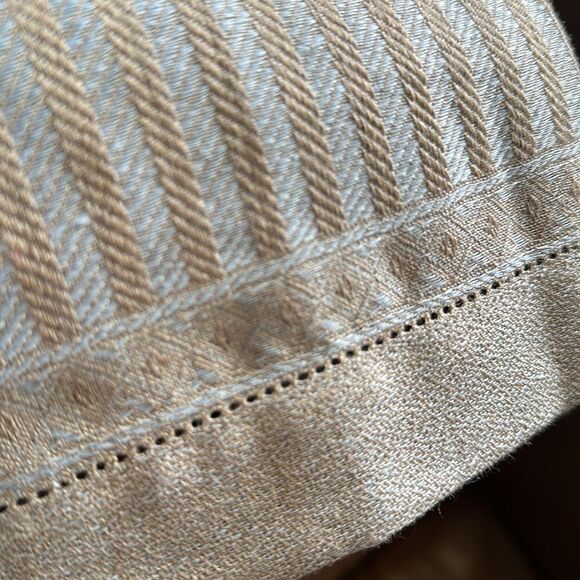 Linen Italian Hand Towel
Hemstitched Edges
Purolino 18x24 Hand Towel - Picture 10 of 10